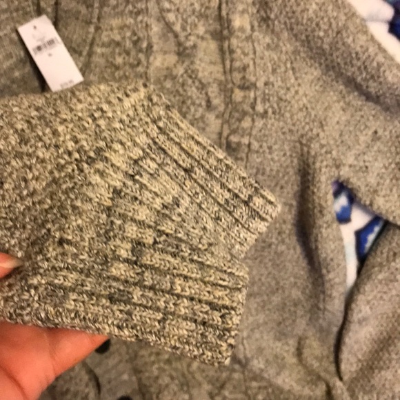 NWT Men’s Gap Cardigan sweater. - Picture 3 of 3